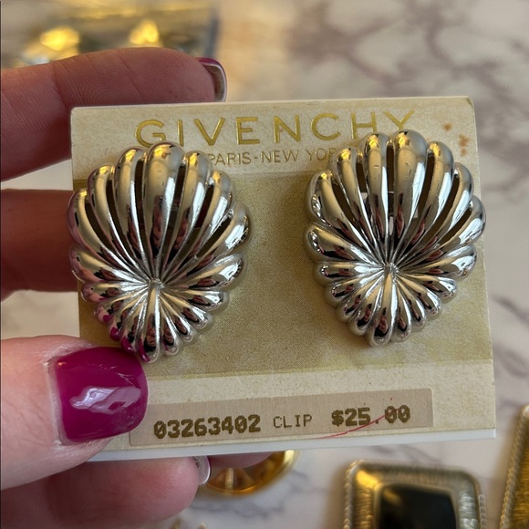 Lot of 31 Clip on or Screw Back Earrings - Picture 7 of 7